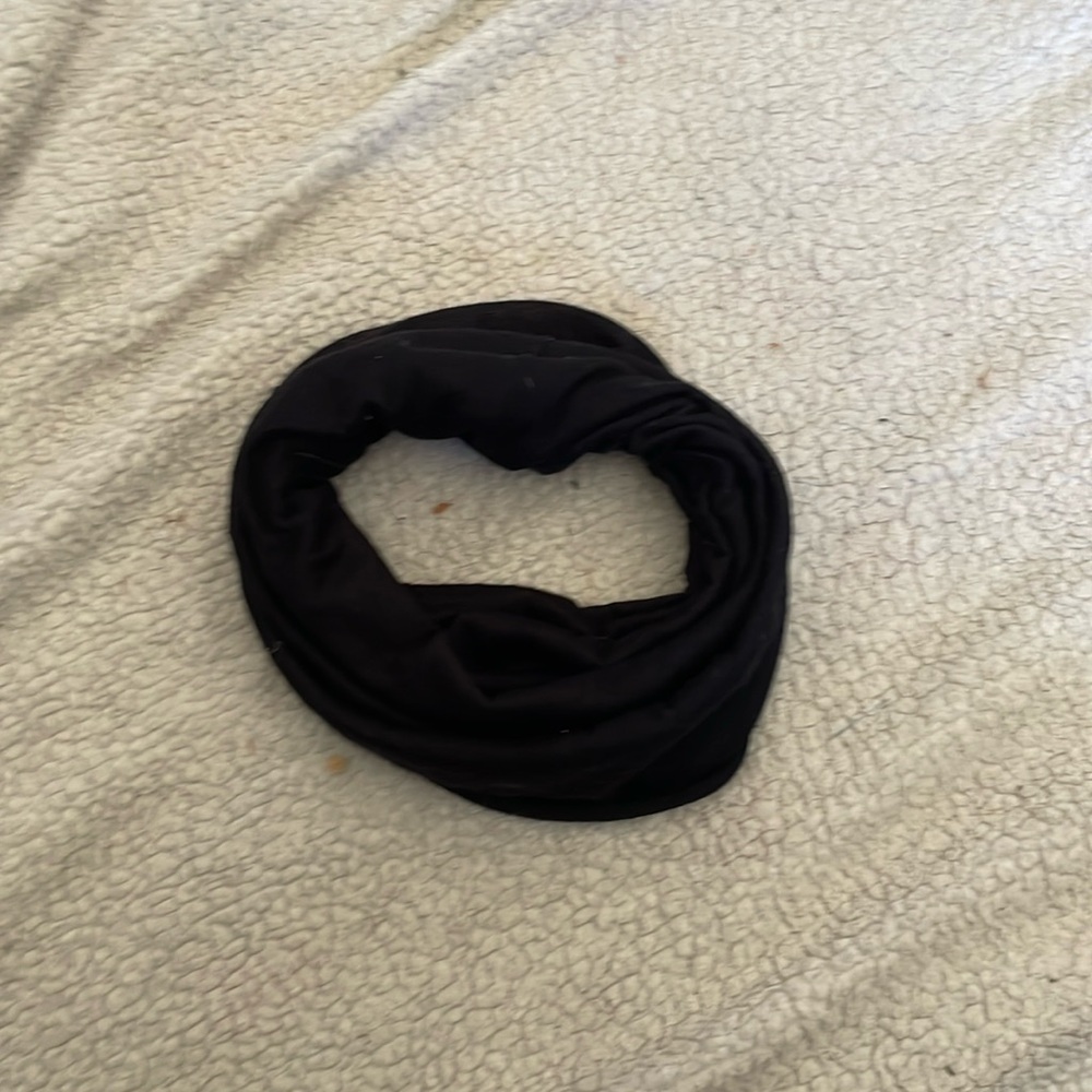 black headband/hair wrap